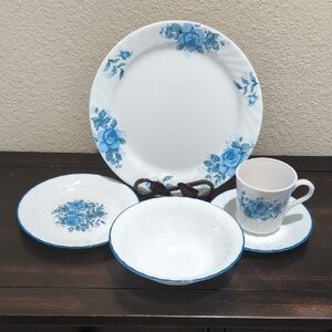 Vintage Corelle Blue Velvet Five (5) Piece Dinnerware Place Setting